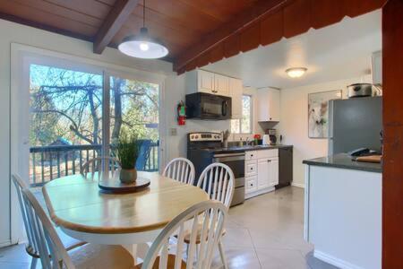 Blue Door Cottage 12 Miles To Yosemite Bbq Oakhurst Eksteriør billede